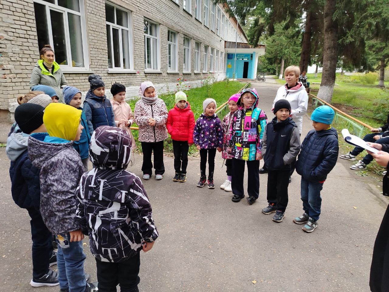 Посвящение в пешеходы ребят 1 класса..