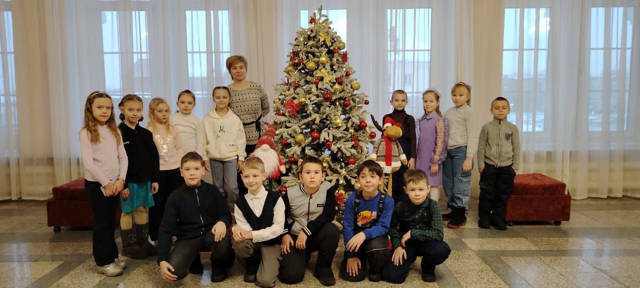 Посещение театра, спектакль «Серебряное копытце».