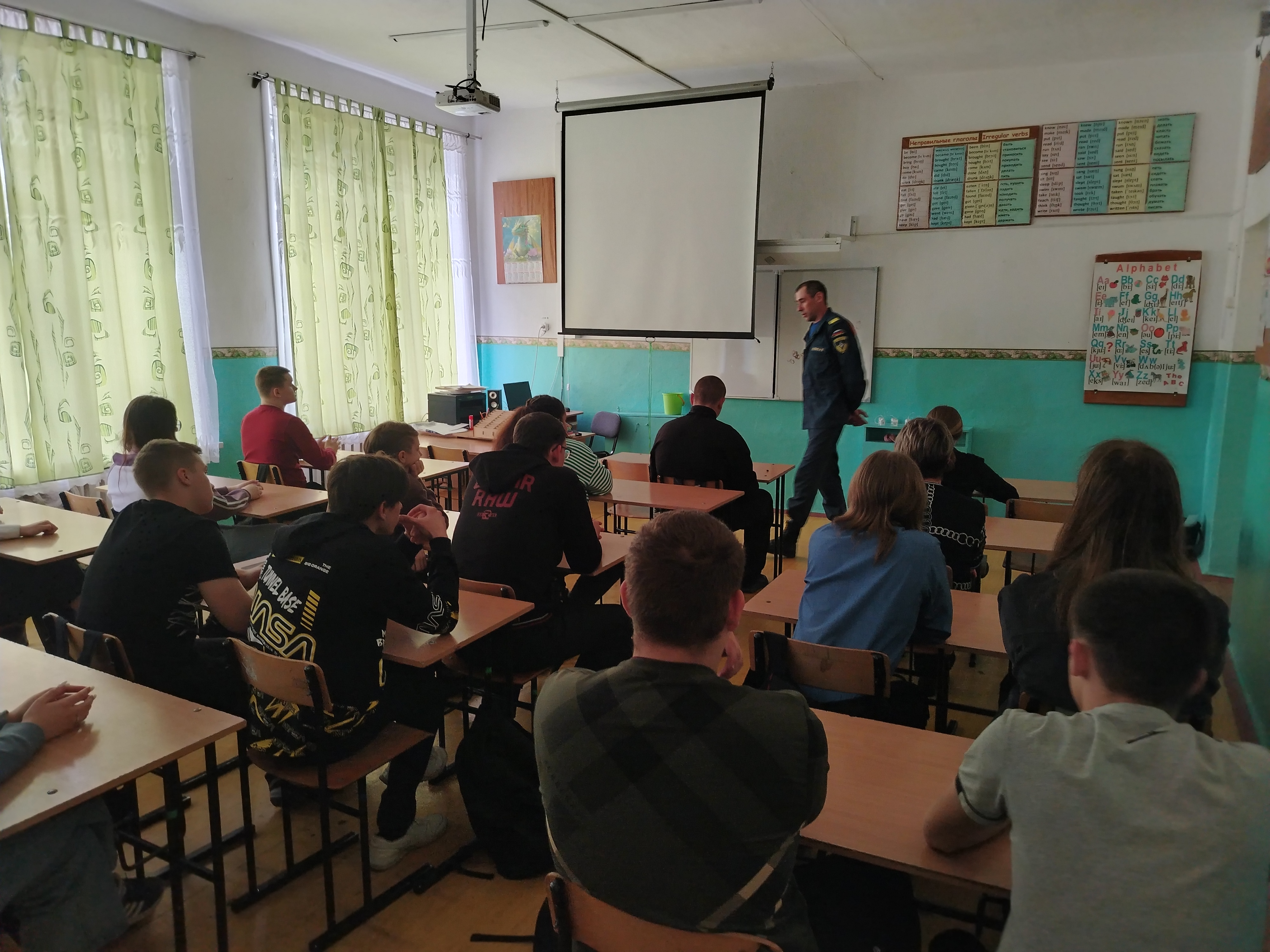 Беседа с сотрудником МЧС &amp;quot;Безопасность при чрезвычайных ситуациях.&amp;quot;.
