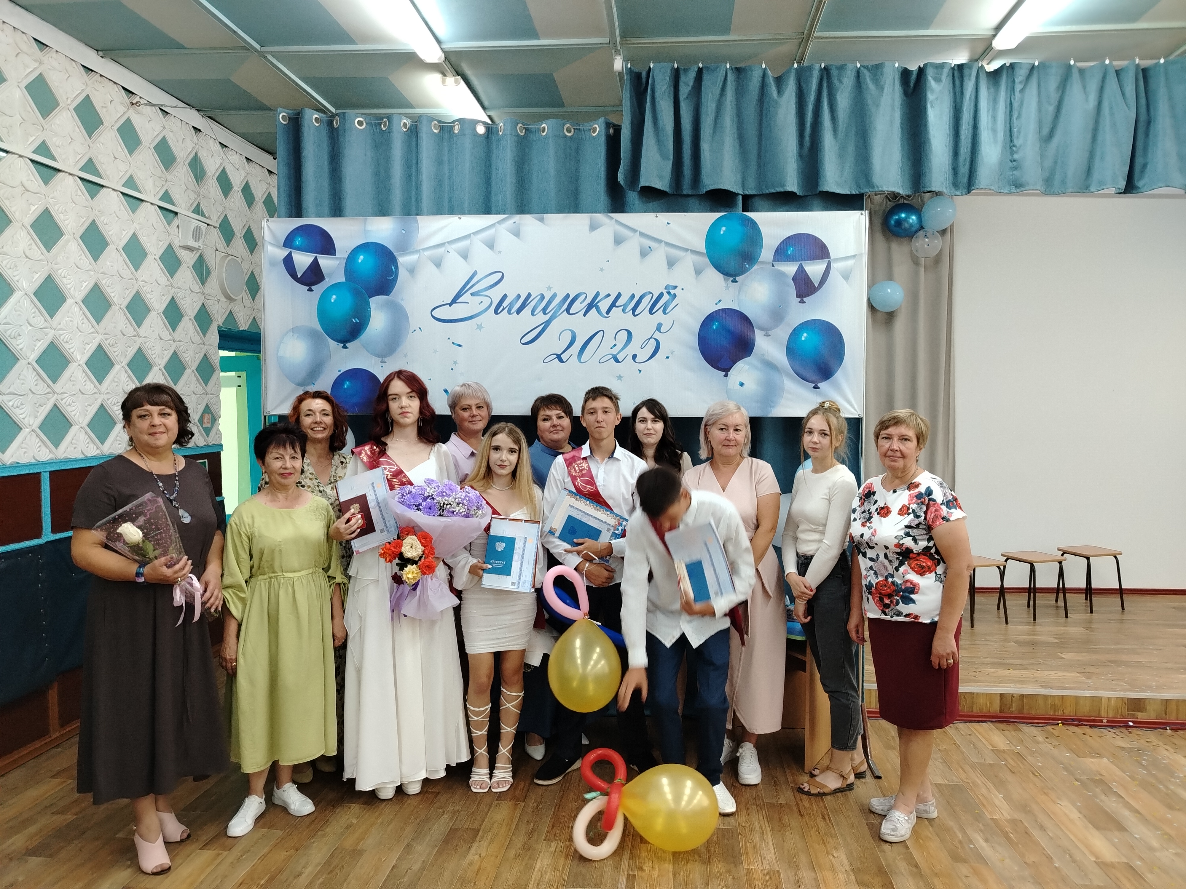 Вручение аттестатов в МБОУ « Лесной СОШ»: Праздник знаний и надежд!.