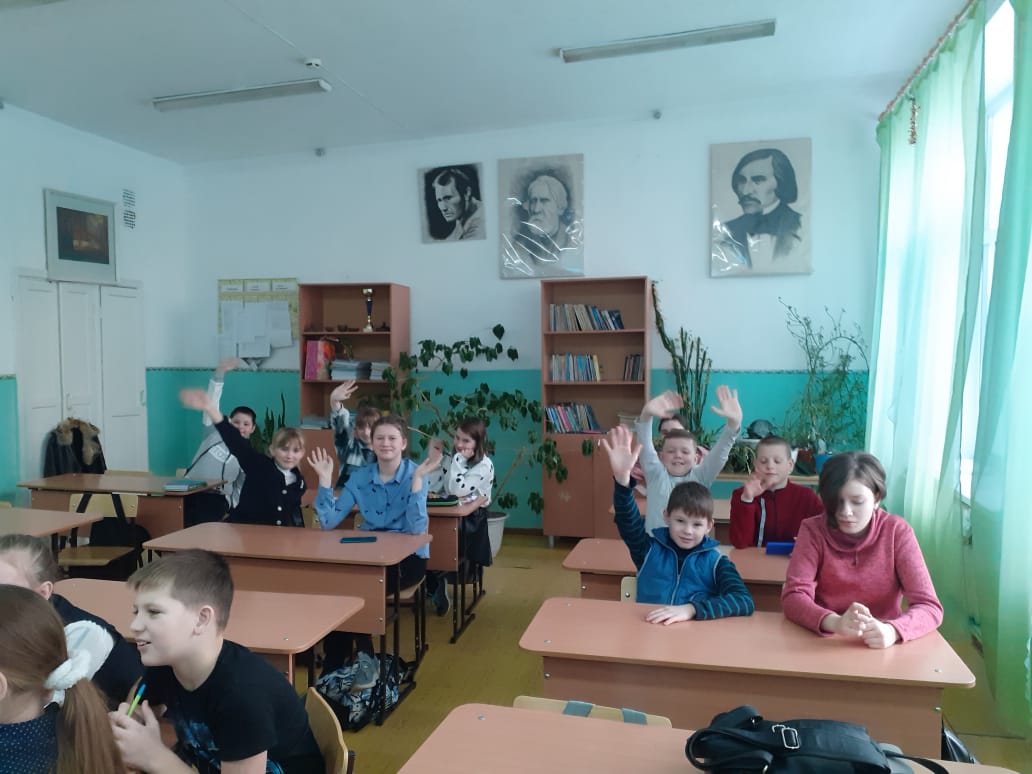 Игра по русскому языку и литературе «Знатоки» между учащимися 5 и 6 классов.